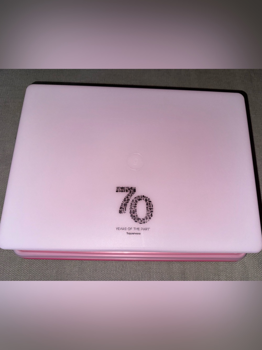 Tupperware Pink Rectangular 70th Cake Taker - Picture 5 of 5